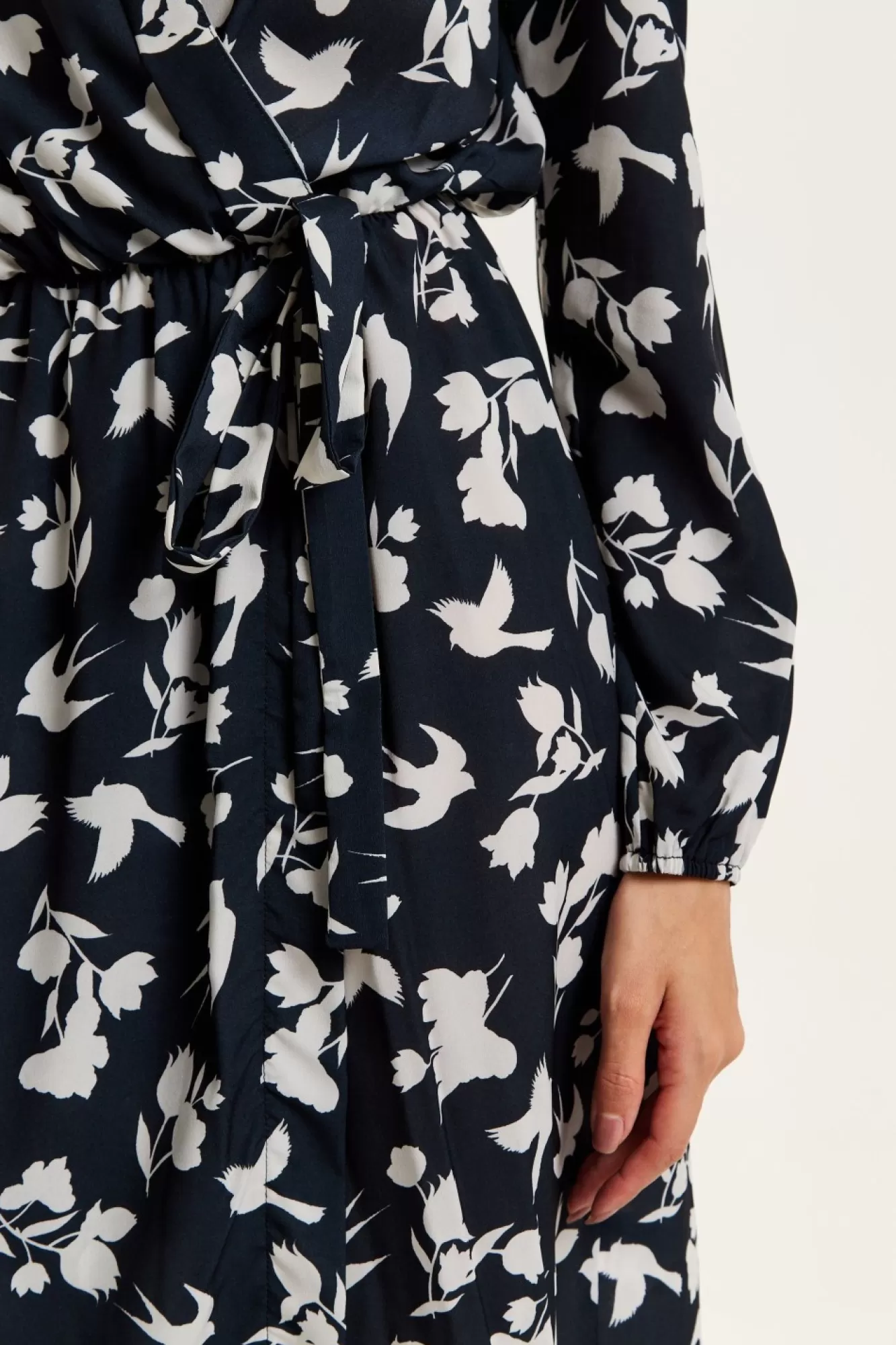 Midi Dresses^Liquorish Floral And Bird Print Midi Fake Wrap Dress In Black