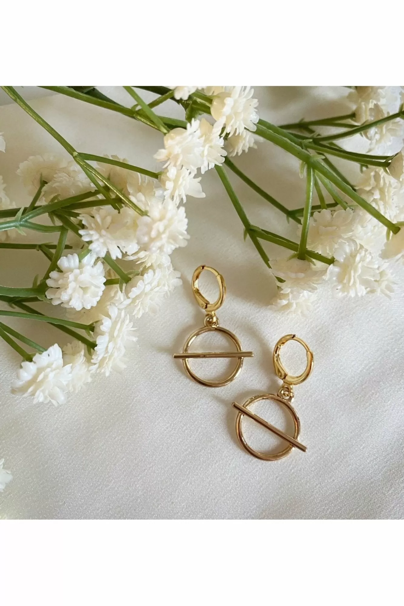 Jewellery^Wisteria London Cora Mini Circle Huggie Hoop Earrings Gold